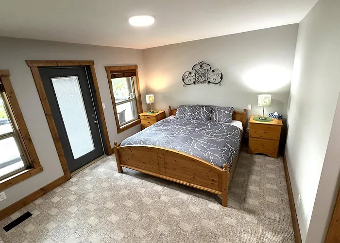 Lakefront Townhouse Family Complex, Popular Wine Country And The Best Golfing