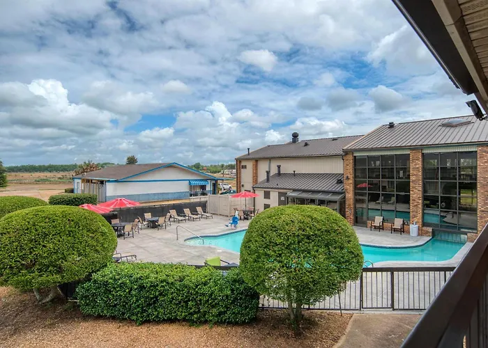 Surestay Plus Hotel By Best Western Greenwood