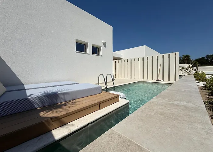 Cocoοns Suites & Villas Fourka