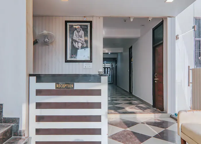 Hotel O Gomti Nagar Near Malhaur Railway Station