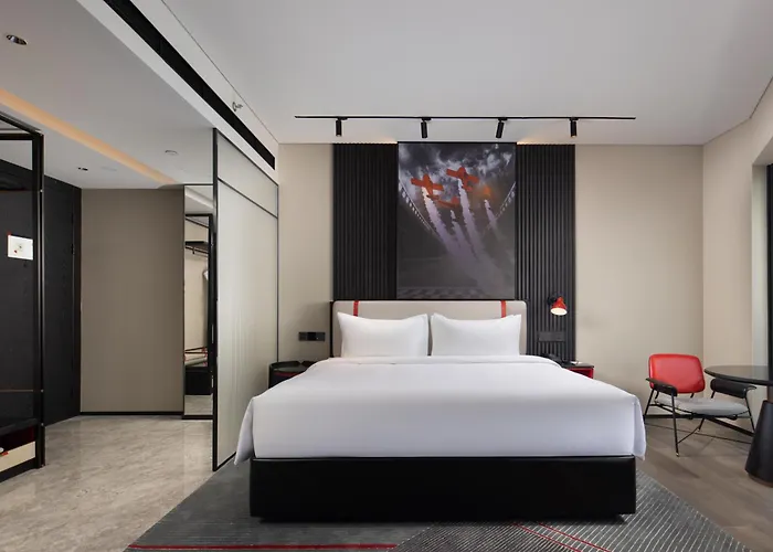 Radisson Red Hotel Zhuhai Gongbei Port