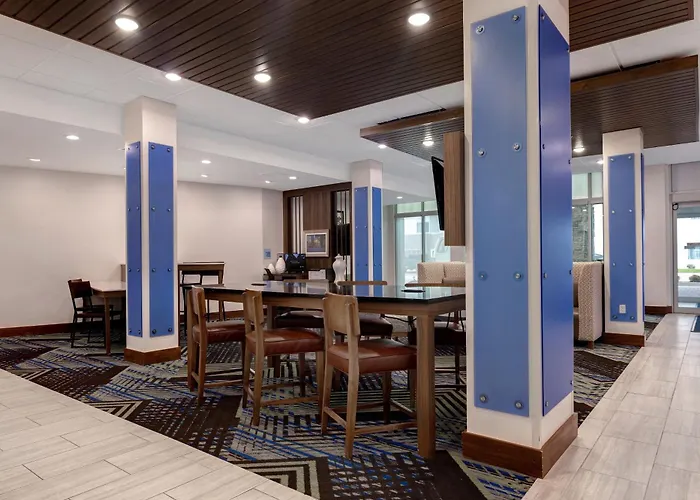 Holiday Inn Express & Suites - Detroit - Dearborn By Ihg