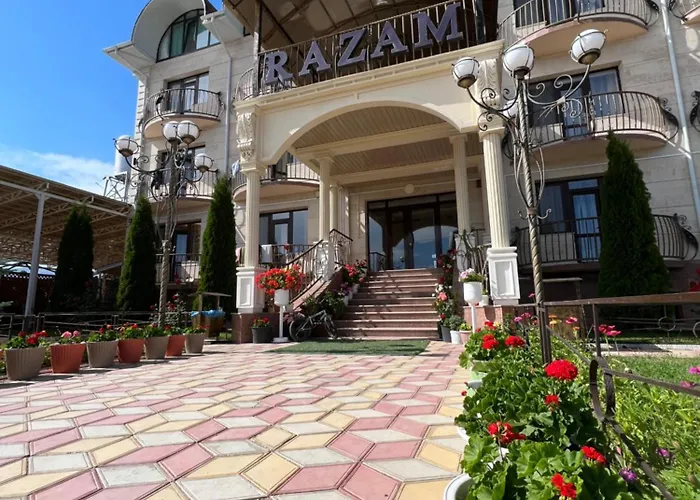Razam Hotel Bosteri