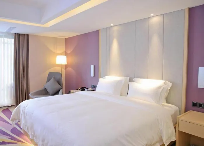 Lavande Hotel Maoming High-Speed Railway Station Xinfu Road