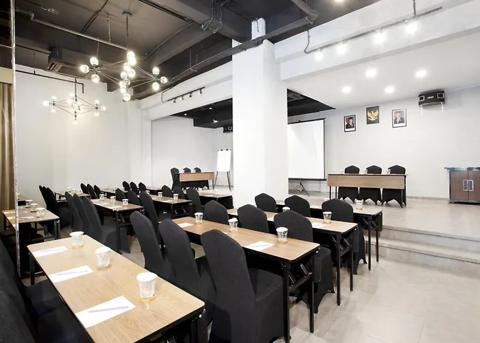 Fox Lite Hotel Cikarang
