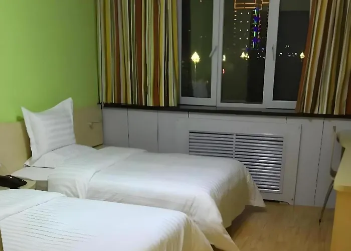 7 Days Inn Hami Baofeng Market
