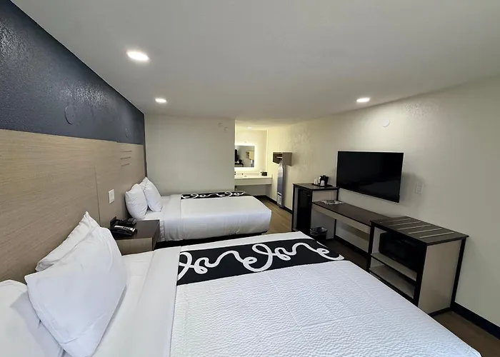 Spring Place Inn & Suites