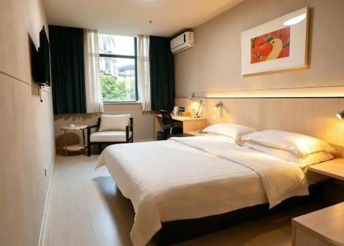 Jinjiang Inn Longyan Zhongshan Road Walking Street