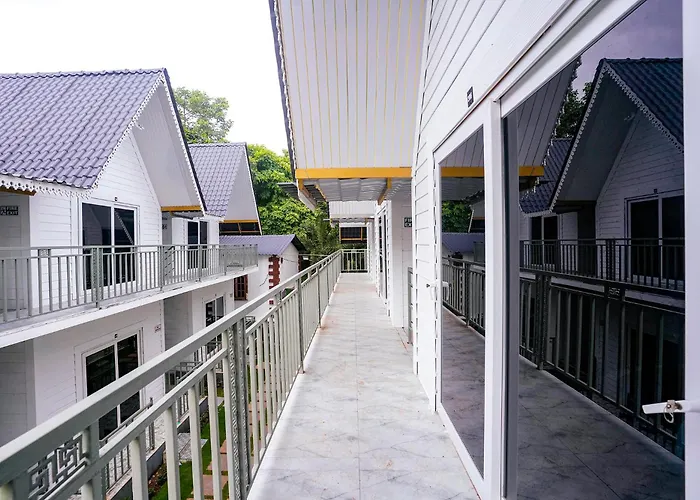 Fabhotel Mayura Nature Resort - Nr Club Cubana