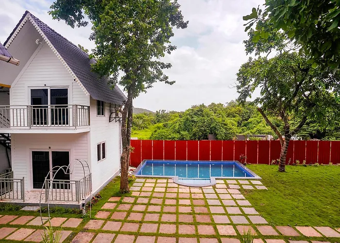 Fabhotel Mayura Nature Resort - Nr Club Cubana