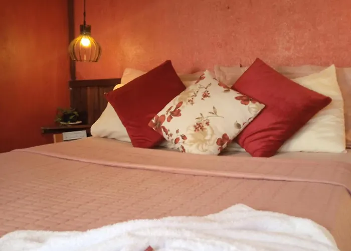 Pousada Dádiva e Passeios ,Suite 6, Simples a Passos da Praia do Pontal e do Centro Histórico ,com Lanchonete no Pátio
