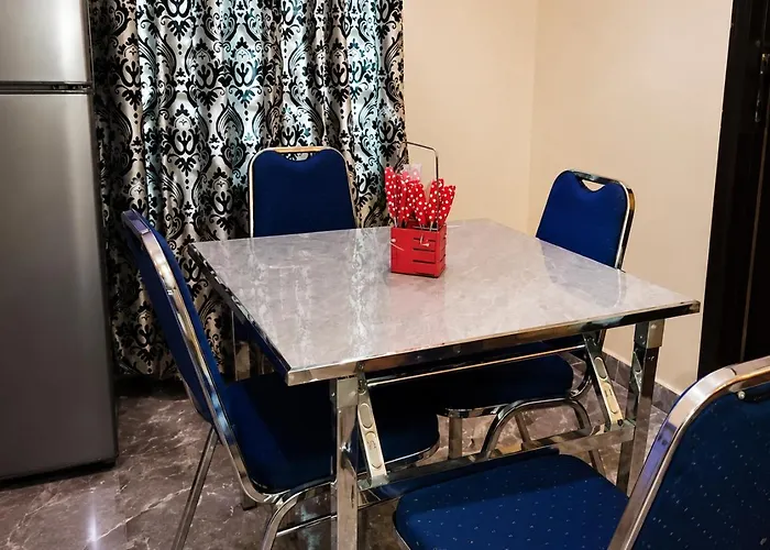 Optizee Hotel And Suites