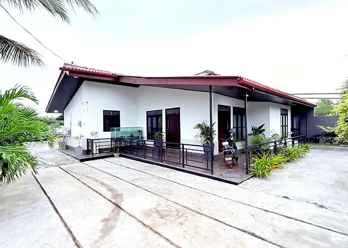 Sunset Villa Swimming Pool With Rooms