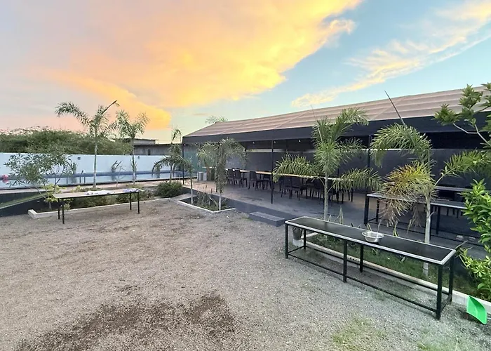 Sunset Villa Swimming Pool With Rooms