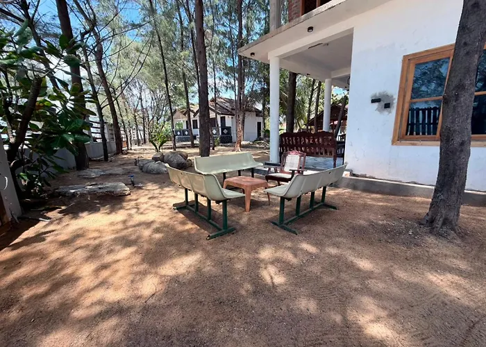 Seasong Bungalow Arugambay