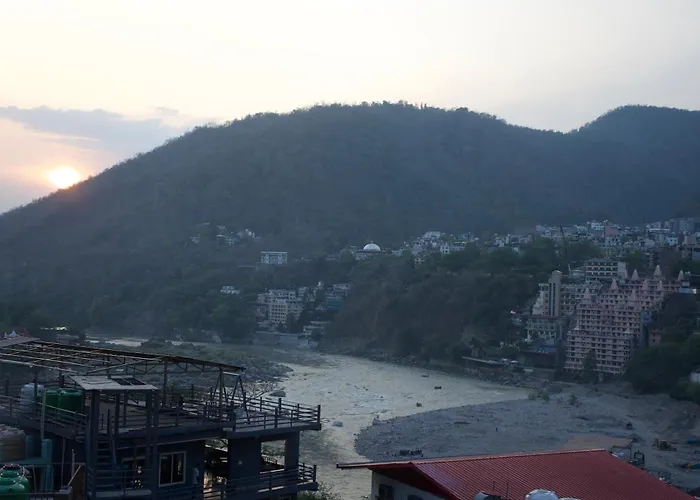 Around Stays-By The Ganges, Lakshman Jhula