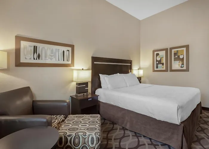 Best Western Plus Travel Hotel Toronto Airport