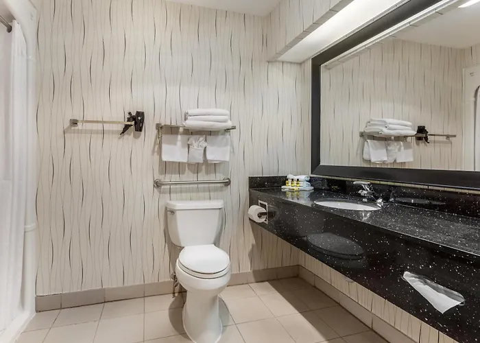 Best Western Plus Travel Hotel Toronto Airport
