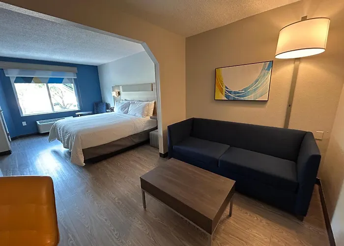 Holiday Inn Express & Suites Dania Beach - Airport Area