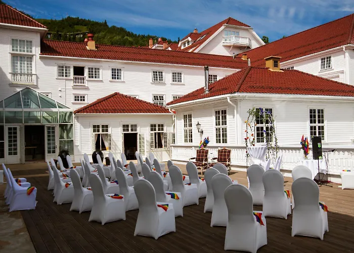 Dr. Holms Hotel