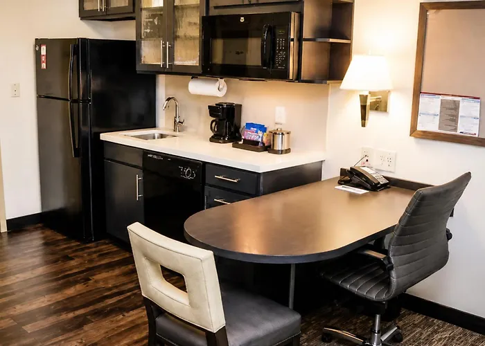 Candlewood Suites Pearl By Ihg