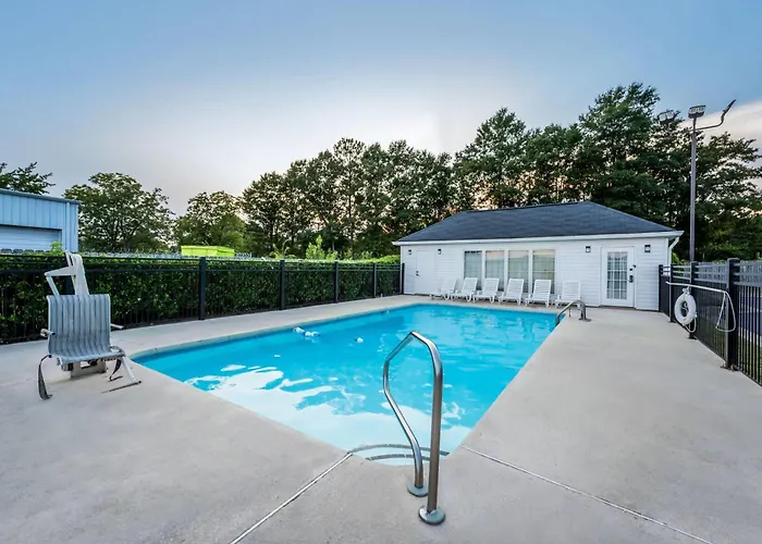 Baymont By Wyndham Sanford