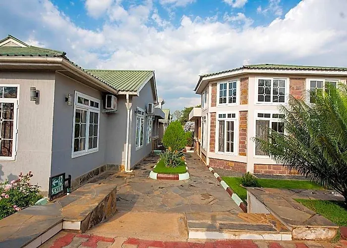 La'Tonna Safari Hotel