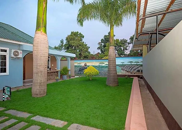 La'Tonna Safari Hotel