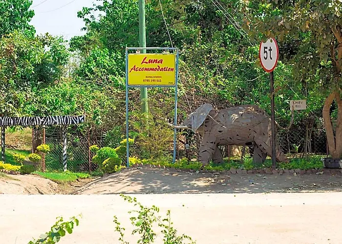 Luna Lodge