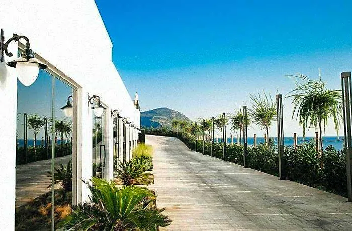 Lures Hotel