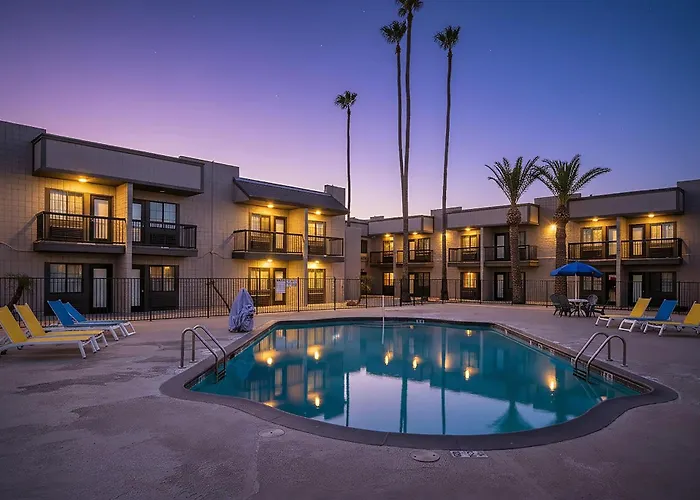 Super 8 By Wyndham Mesa Downtown Near Convention Center