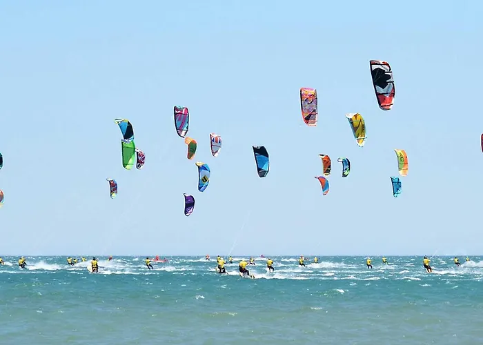 Strandliebe in Scharbeutz, stilvolle Ferienwohnung, 150m zum Strand! Sonnenbalkon, ruhig gelegen, kostenfreier Parkplatz, Fahrstuhl