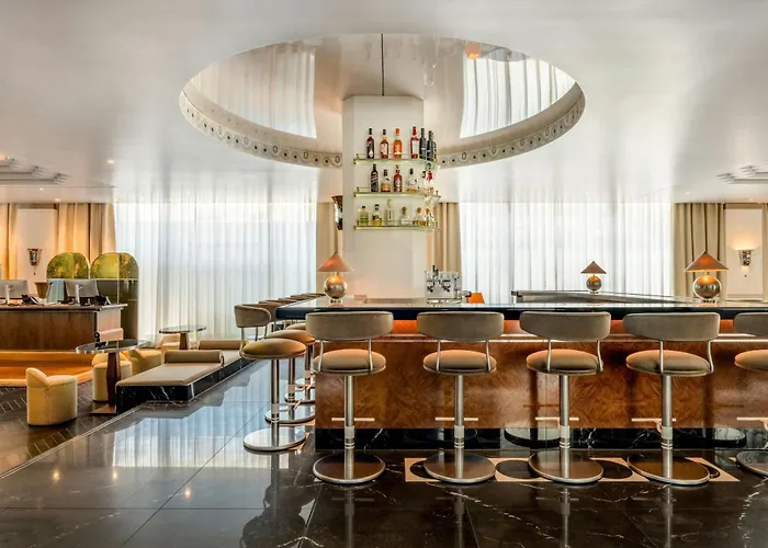 Roomers Munich, Autograph Collection