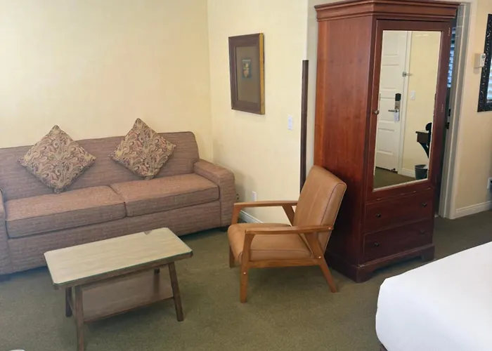 Castillo Inn At The Beach