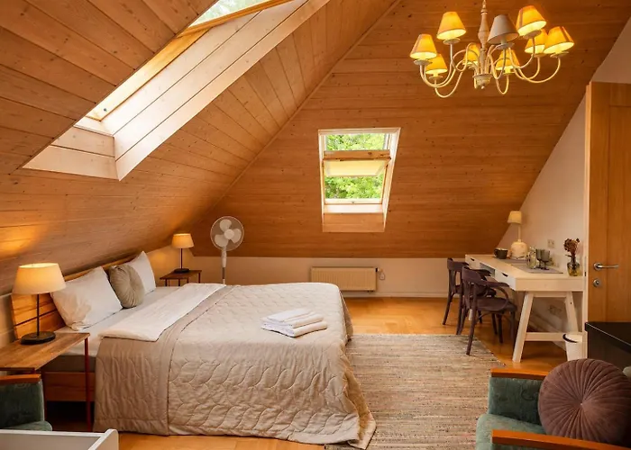 Lake & Library Boutique Hotel