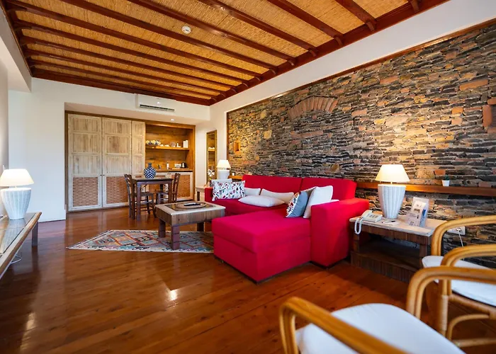 El Vino Hotel & Suites
