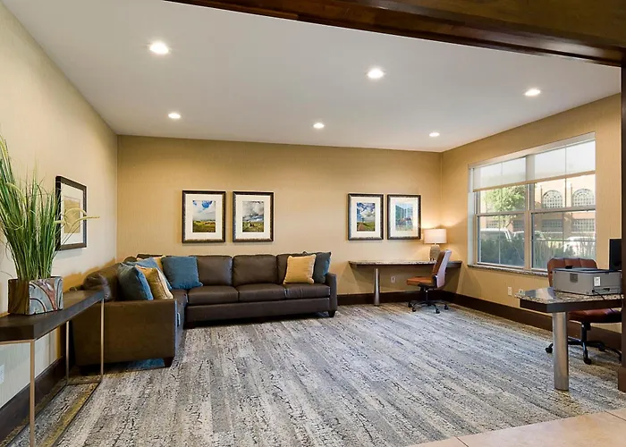 Clubhouse Hotel And Suites