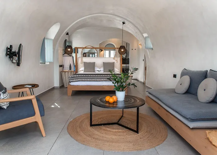 Almyra Oia Suites - Adults Only