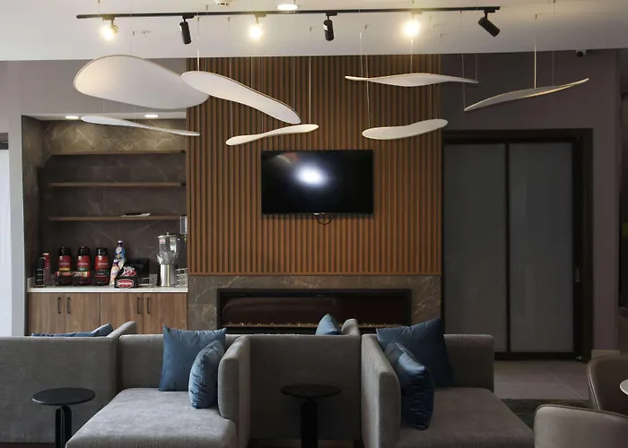 La Quinta Inn & Suites By Wyndham Manchester - Arnold Afb