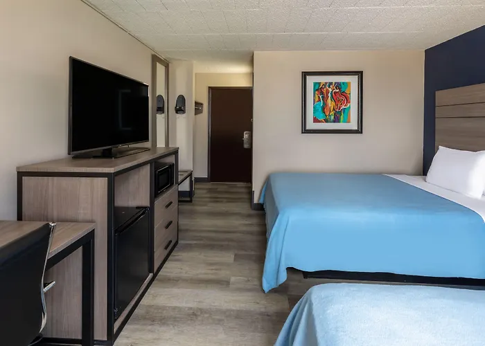 Super 8 By Wyndham Laredo