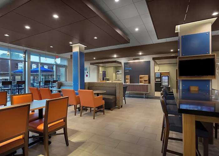 Holiday Inn Express & Suites - Fayetteville South By Ihg