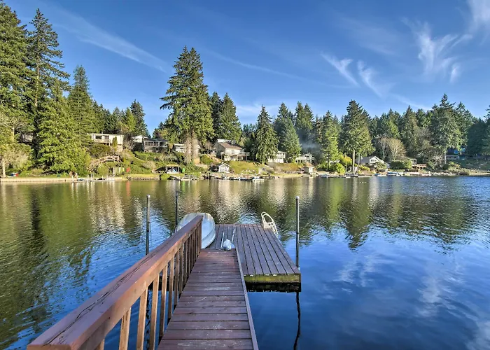 'The Peacock House' - Waterfront Home W/ Hot Tub!