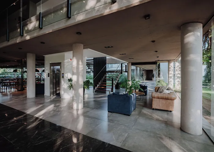La Urumpta Hotel, Aken Mind