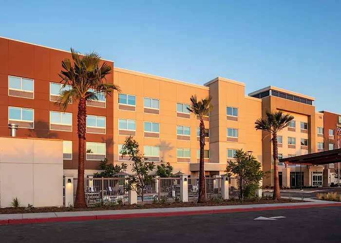 Holiday Inn Express & Suites - Moreno Valley - Riverside By Ihg