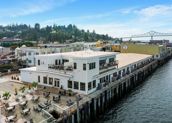 Bowline Hotel