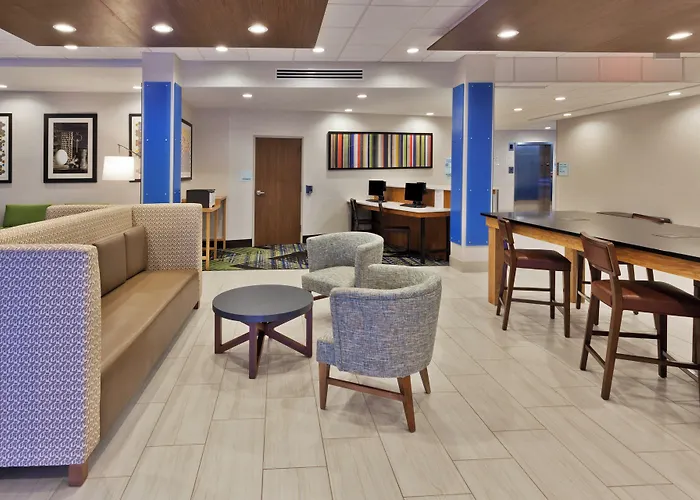 Holiday Inn Express & Suites - Fayetteville By Ihg