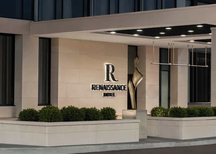 Renaissance Milwaukee West Hotel