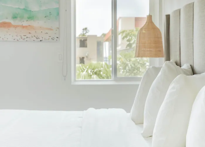 The Belmont Shore Inn