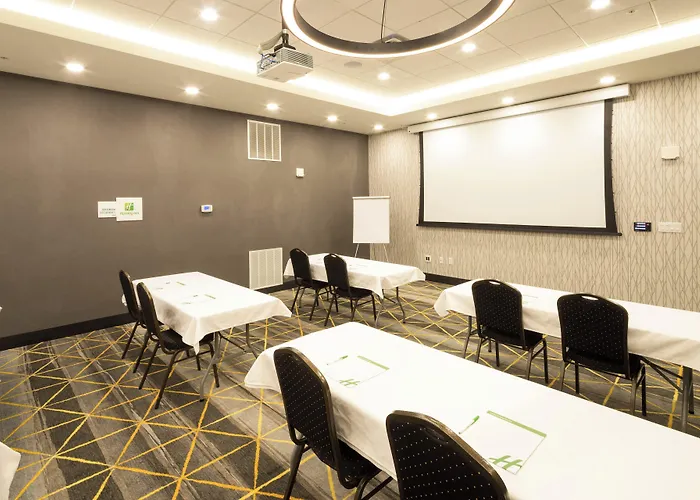 Holiday Inn & Suites Kalamazoo West