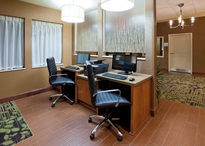 Holiday Inn Express & Suites Willmar By Ihg